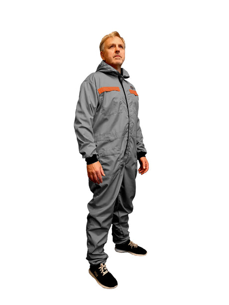 Man met Silencer Blastsafe Gobi stof- en verfpak zijaanzicht